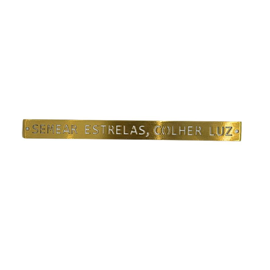 Placa Decorativa em Latão "Semear Estrela, Colher Luz"